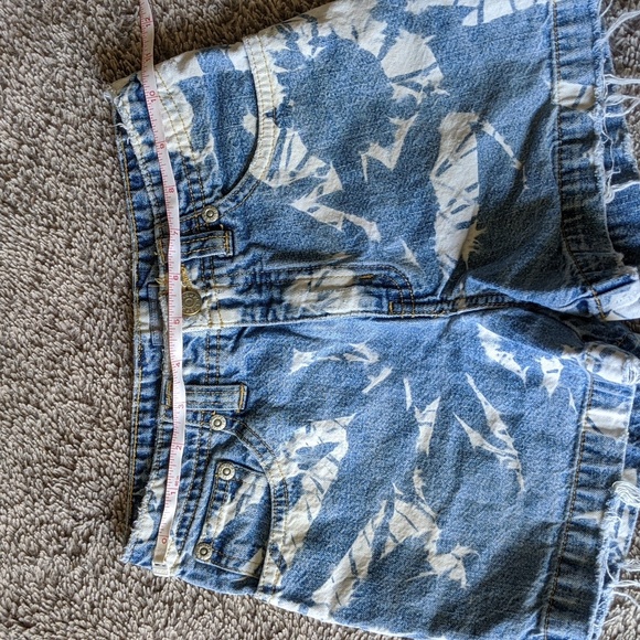 🌻 Distressed Denim Jean Shorts - Picture 6 of 8